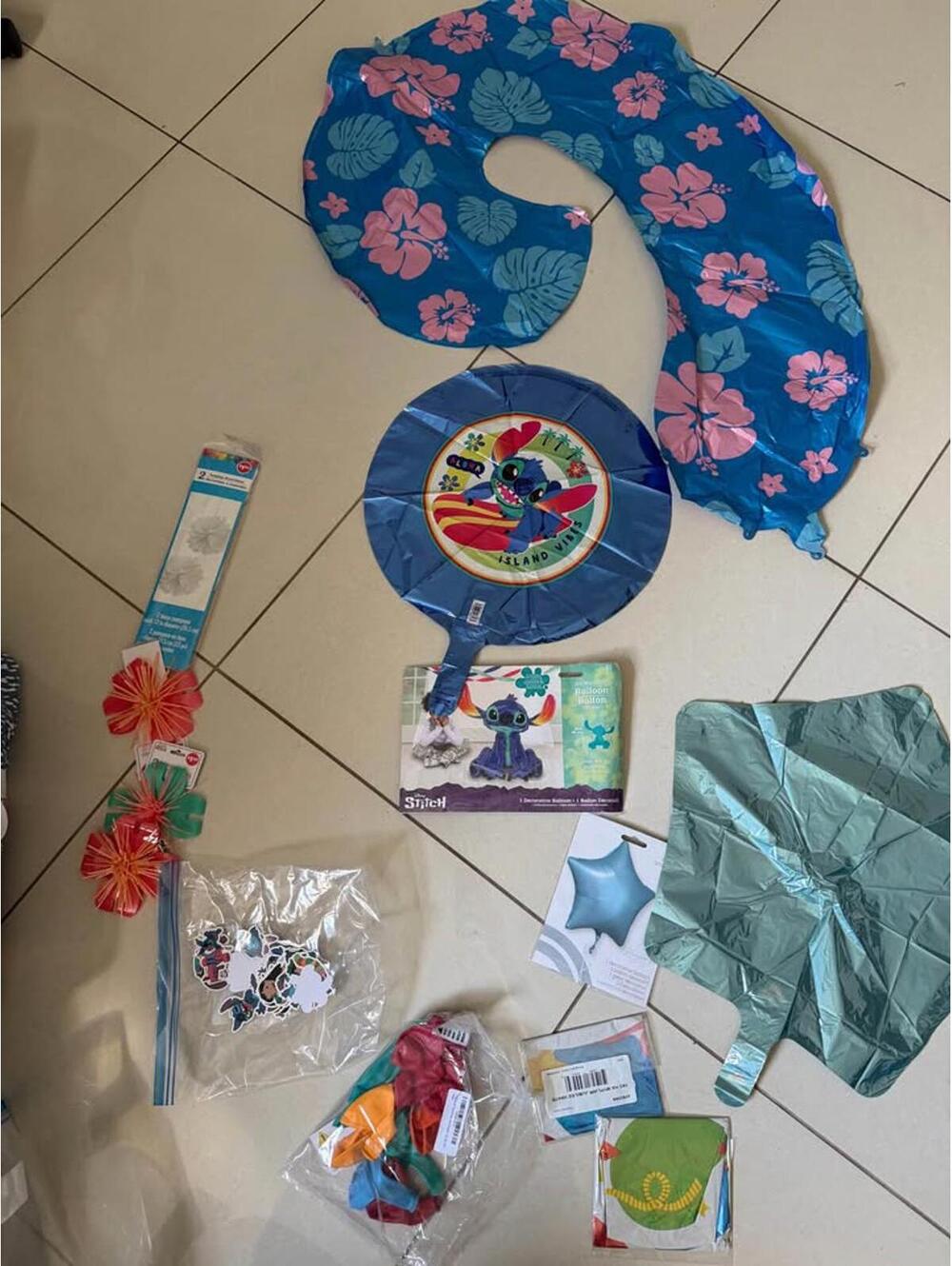 • Baby • Disney Lilo & Stitch Party Decor Bundle - Balloons & Backdrop